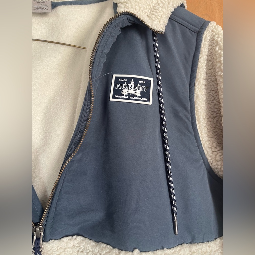 Hurley Blue and White Sherpa pullover unisex size small outdoors comfy